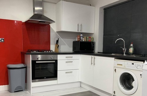 Lacey Green House | Inviting 2-bed Fully Furnished House-high Wycombe