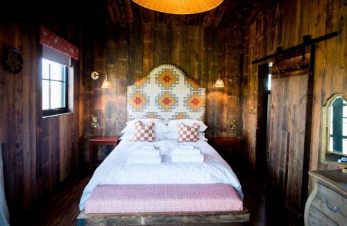 Wollerton House | Iris