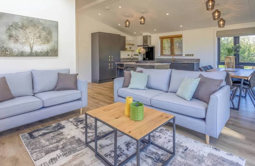 Wombleton Cottage | ISCA LODGE - WITH DECKING, pet friendly, with a garden in Wombleton