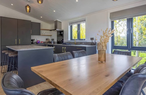 Wombleton Cottage | ISCA LODGE - WITH DECKING, pet friendly, with a garden in Wombleton