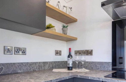 Wombleton Cottage | ISCA LODGE - WITH DECKING, pet friendly, with a garden in Wombleton
