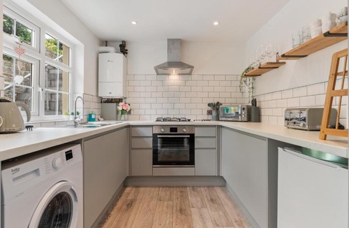 Saundersfoot House | Ivydene - Beautiful Cottage, Stone Throw from Beach, Wonderful Sea Views