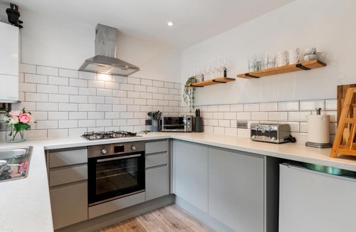 Saundersfoot House | Ivydene - Beautiful Cottage, Stone Throw from Beach, Wonderful Sea Views