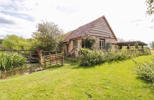 Gloucester House | Jackdaw's Roost: A Cozy Retreat