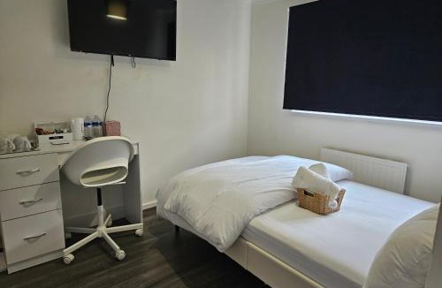Vange House | Jays-Rooms