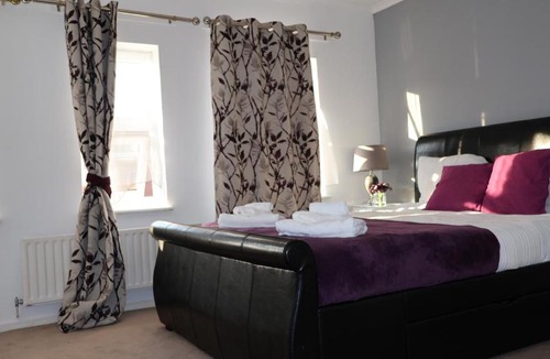 Bedworth House | Juniper - A Spacious Four-Bedroom Retreat