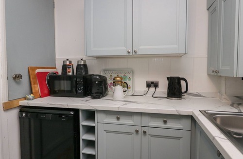 Windermere Cottage | KEMPTON, pet friendly, with a garden in Bowness-On-Windermere