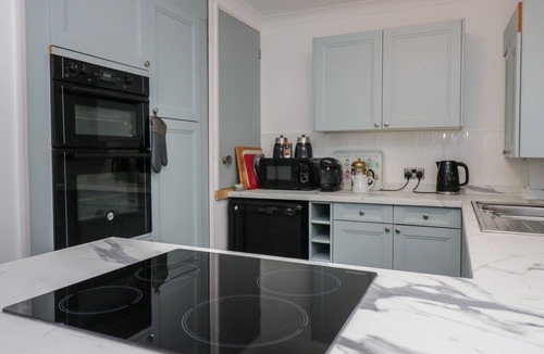 Windermere Cottage | KEMPTON, pet friendly, with a garden in Bowness-On-Windermere