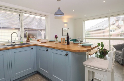 Shocklach Cottage | KESTREL, romantic, character holiday cottage in Tilston