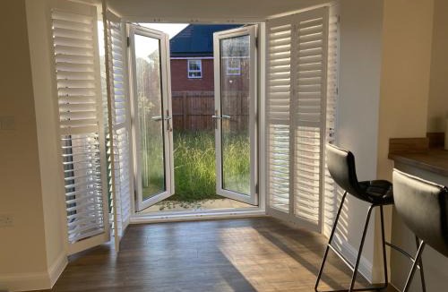 Burton Latimer House | Kettering - House - Stay 8 - Parking - Garden