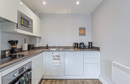 Bordesley Apartment | King Bed | 2bath | Parking | Netflix | City Centre