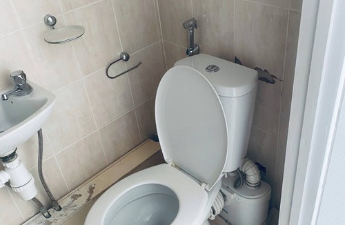 Figge's Marsh Apartment | KingBedStudio-Parking-SouthLondon-TownCentre