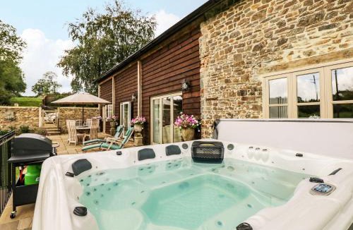 Worlington House | Lake View