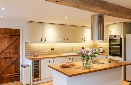 Crediton Cottage | Lake View