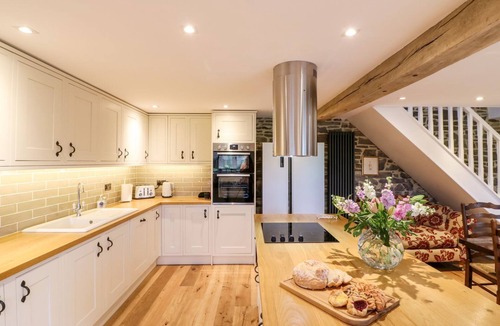 Crediton Cottage | Lake View