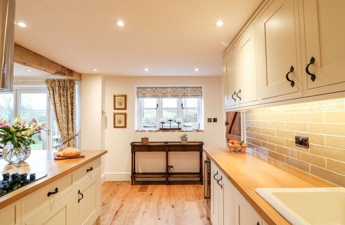 Crediton Cottage | Lake View