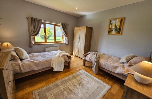 Shepton Mallet House | Lakefront Lodge with Hot Tub - Muscovy Lodge