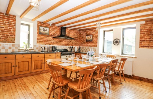 Felmingham Cottage | Lakeside Barn