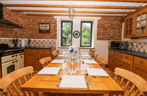 Felmingham Cottage | Lakeside Barn