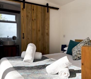 Pershore Cabin | Lakeside Lodge- 'Lapwing'