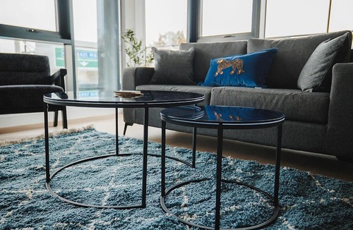 Leeds Apartment | Large 2 bed Leeds Centre - free parking, huge private balcony & darts