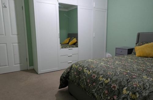 Langley Marish Hotel | Large Central House Near Heathrow Airport & London with Parking