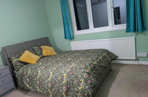 Langley Marish Hotel | Large Central House Near Heathrow Airport & London with Parking