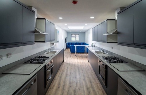 Selly Oak Apartment | Large modern studio walking distance to QE and UOB