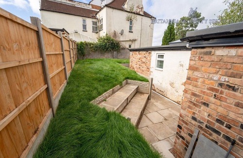 Selly Oak Apartment | Large modern studio walking distance to QE and UOB