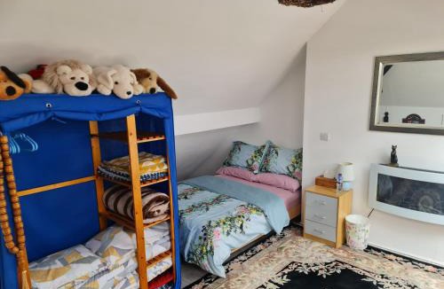 Biddulph House | Large private room in Biddulph-Stoke On Trent