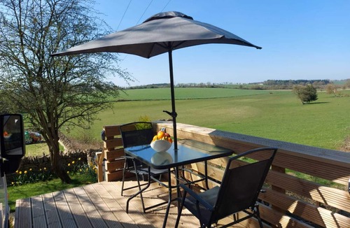 Cirencester Ski Chalet | Large Static Motorhome-Stunning Countryside Views