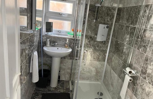 Becontree Apartment | Ldn Studio-Free Parking-15 min to Elizabeth Line