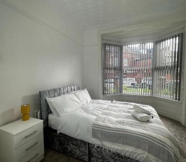 Middlesbrough Hotel | Le Crescent Rooms, Room Stays