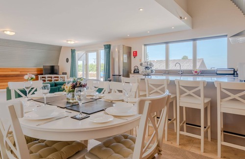 Chipping Campden House | Ledge View - sleeps 6 guests in 3 bedrooms