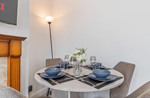 Braunstone House | Leicester Contractor Stay - Free Parking - Sleeps 8