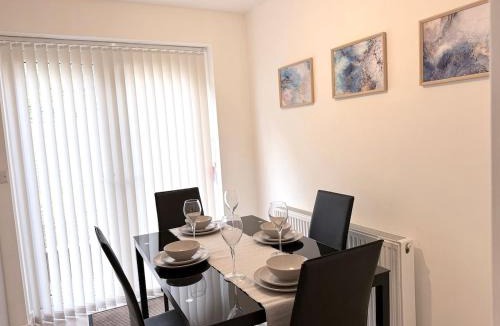 Leigh Apartment | Leigh Haven- 3BR Home Sleeps 5 Near Sports Village