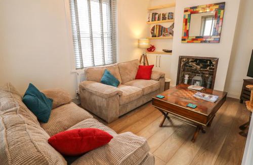 Cowes House | Levante