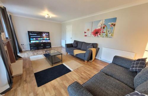 Colchester House | Lexden Contractor Base- Modern 4 bed with Parking, WiFi & Quick Access to Sites- Catchpole Stays