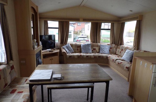 Penparcau Apartment | Library View C6