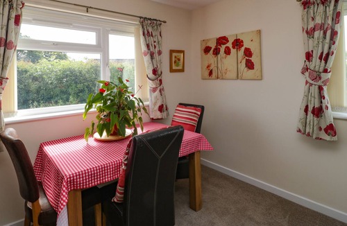 Wareham House | LILAC LEA, pet friendly, country holiday cottage in Bere Regis