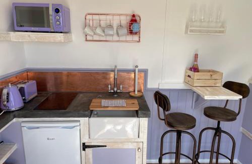 Kilgetty House | Lilac Tree Hut