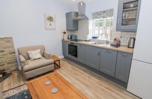 Black Bourton House | Lily Stables