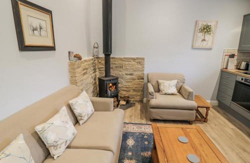 Black Bourton House | Lily Stables