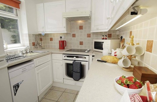 Mumbles House | Limeslade Drive - Two Bedroom House, Sleeps 4