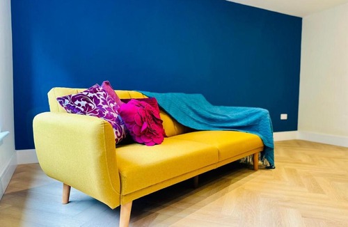 Sutton South Apartment | LivinSpace- Modern and spacious 2 bed flat in Central Sutton
