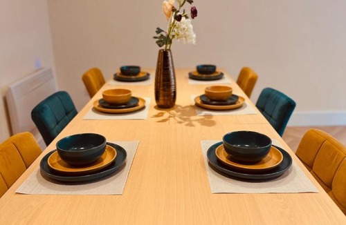 Sutton South Apartment | LivinSpace- Modern and spacious 2 bed flat in Central Sutton