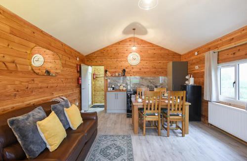 Garthmyl House | Llwynog Lodge