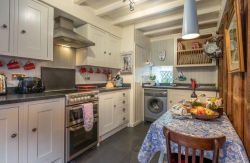 Llanllyfni House | Llys-Derwin