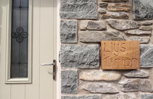 Llandderfel House | Llys Tirion