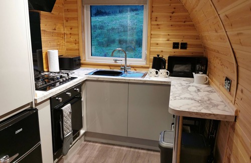 Llanelli Cottage | LODGE 2, pet friendly, country holiday cottage in Pontyates